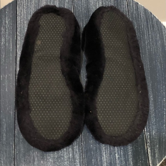 Hue Fuzzy Slippers - Picture 3 of 3